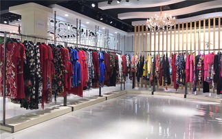 探索17春夏香港女装折扣尾货批发 民族风品牌换季库存货源全解析